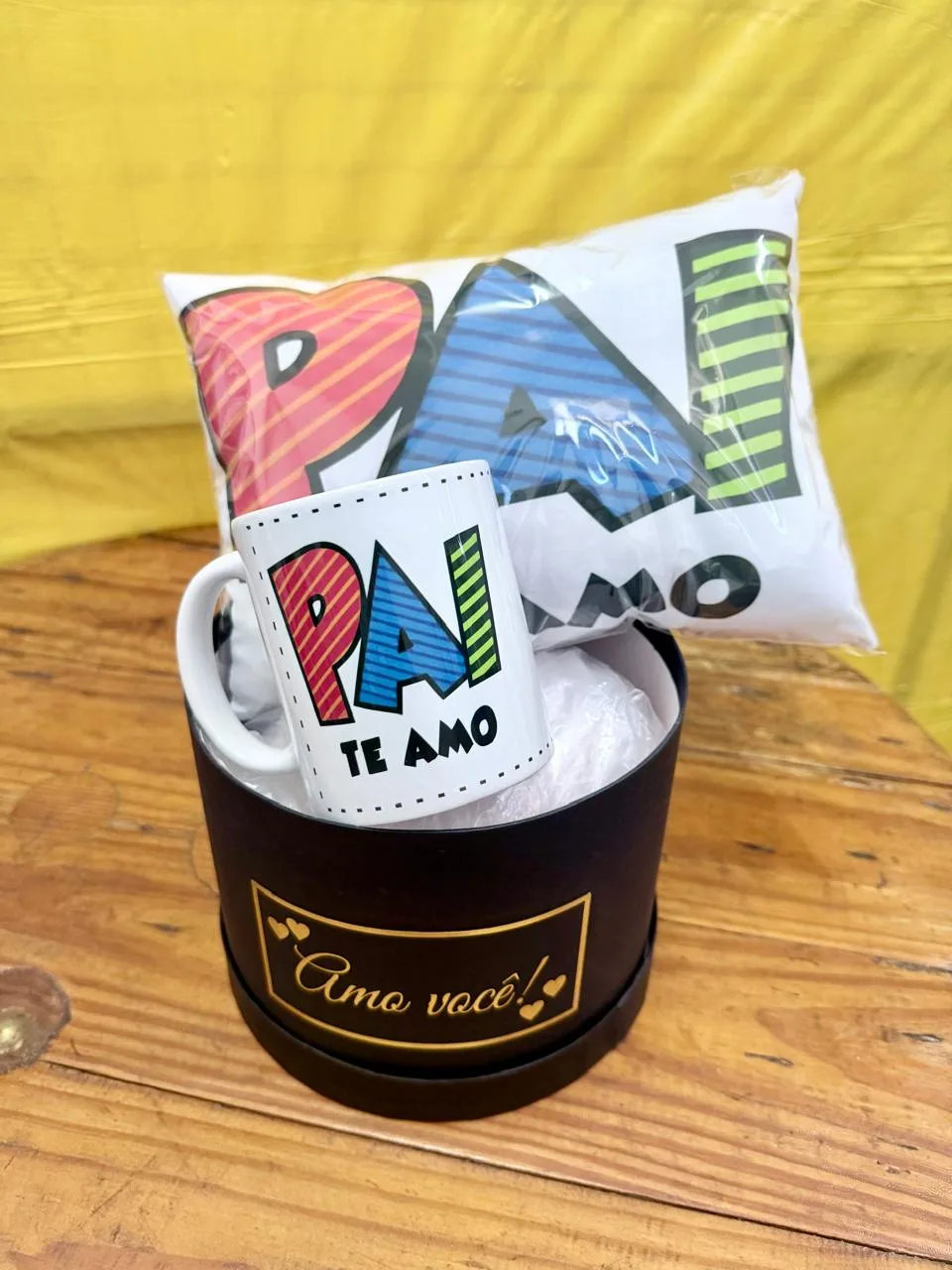 Kit presente Dia dos Pais almofada personalizada e caneca de porcelana em caixa de luxo exclusiva